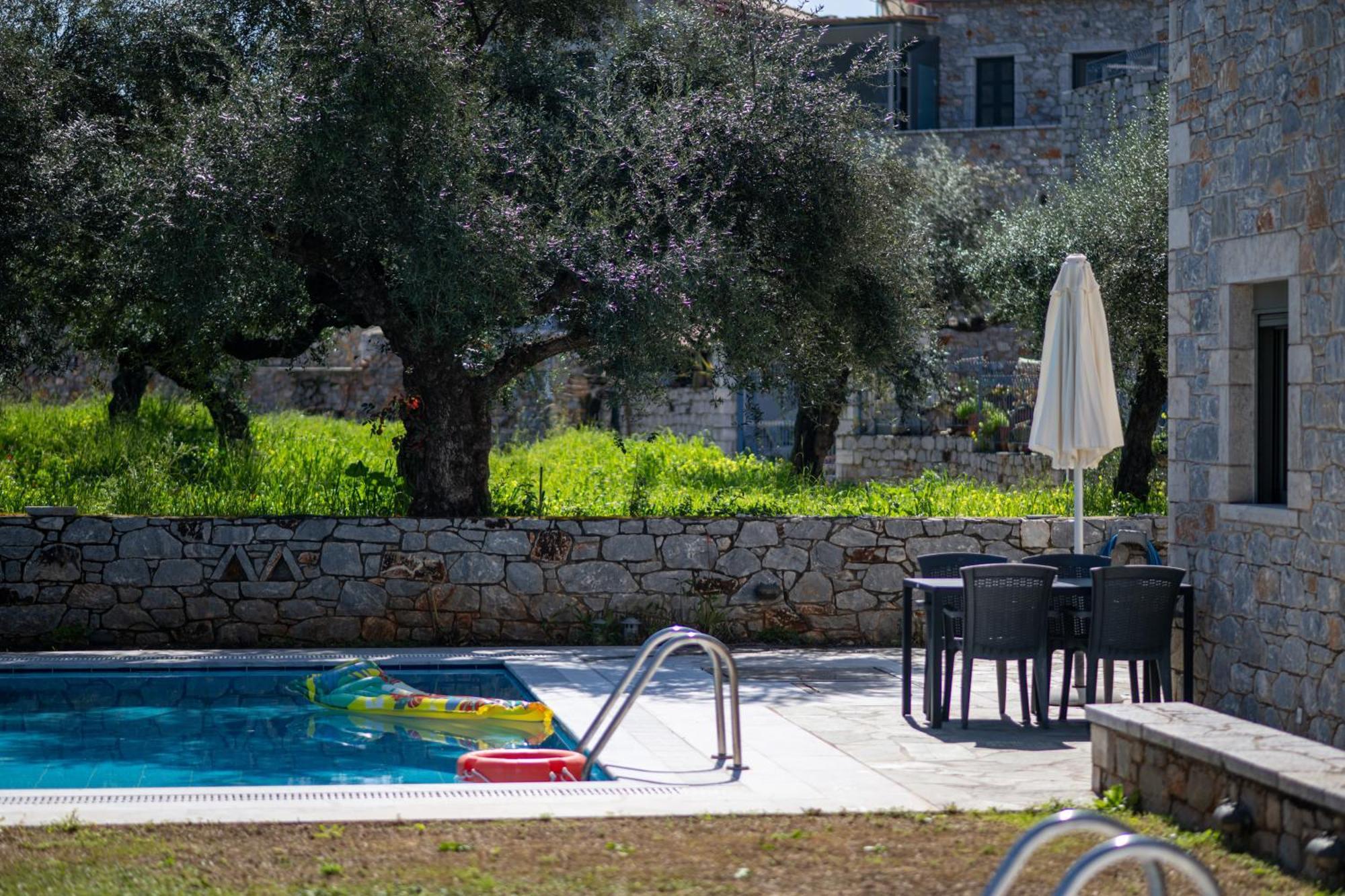 Torri Di Pietra Villa Stoúpa Rum bild